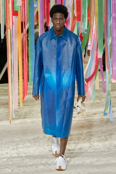 Look 18